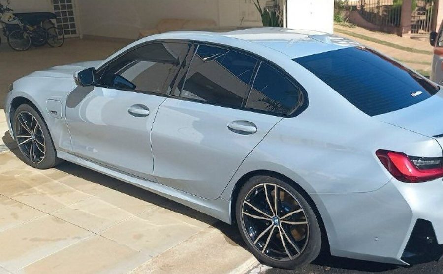 Sedan clean and glossy after the wash