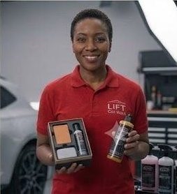 Nia Thompson, Products Specialist
